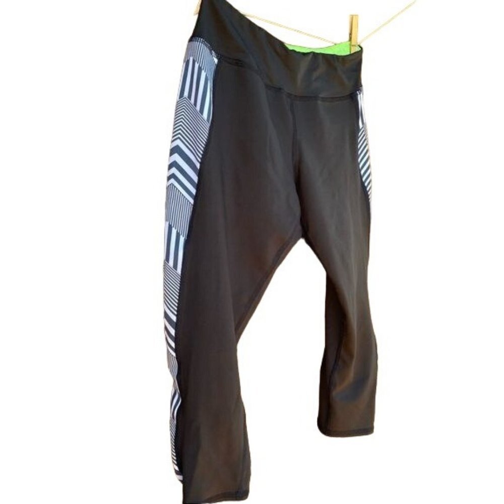 Life Elsewhere Active Black Grey Athletic Capri Leggings Size Medium - Picture 4 of 8